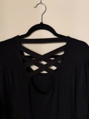 Athleta Black Criss Cross Back Long Sleeve Tunic Top Size Medium Open Back Yoga